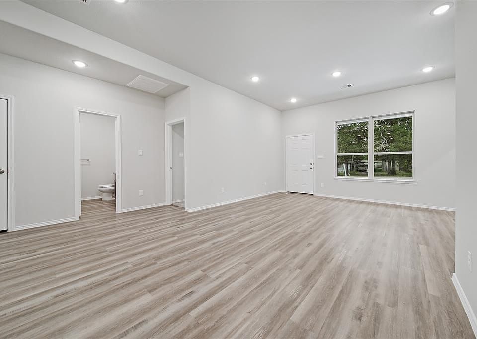 1st image of 20136 Parkway Ln