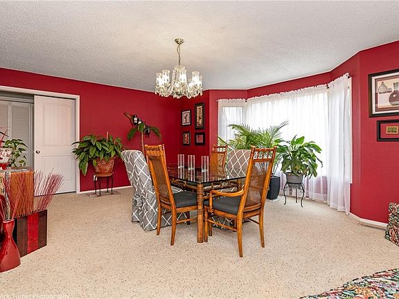 5th image of 12 Brompton Dr
