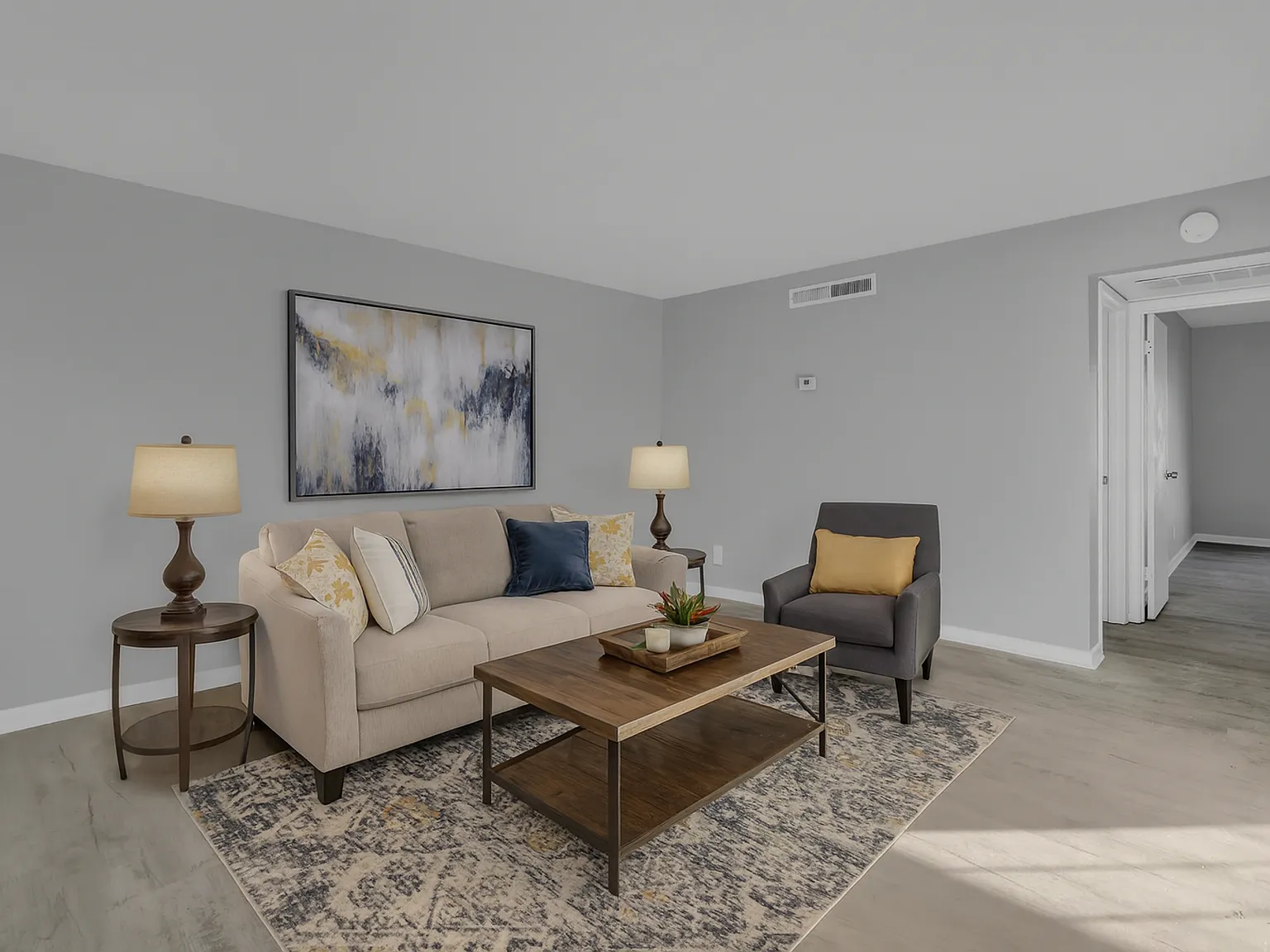 Chateau Royale Apartments — Photo 2