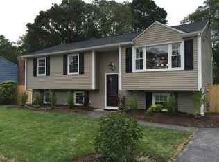 27 Carriage Rd, Cranston, RI 02920