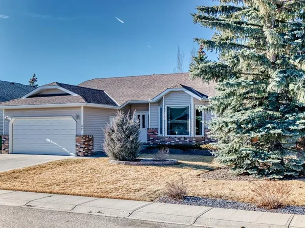 32 W Mackay Cres, Cochrane, AB T4C 1J9