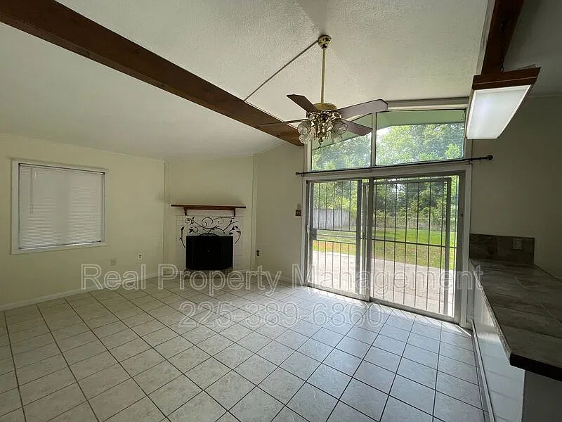 3 bed, 2.0 bath, 1025 sqft, $1,400 — Photo 3