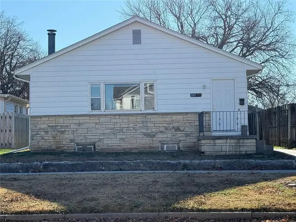 321 W 5th St, Junction City, KS 66441