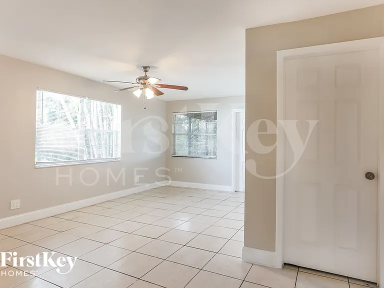 3751 NW 9th Ct — Photo 8