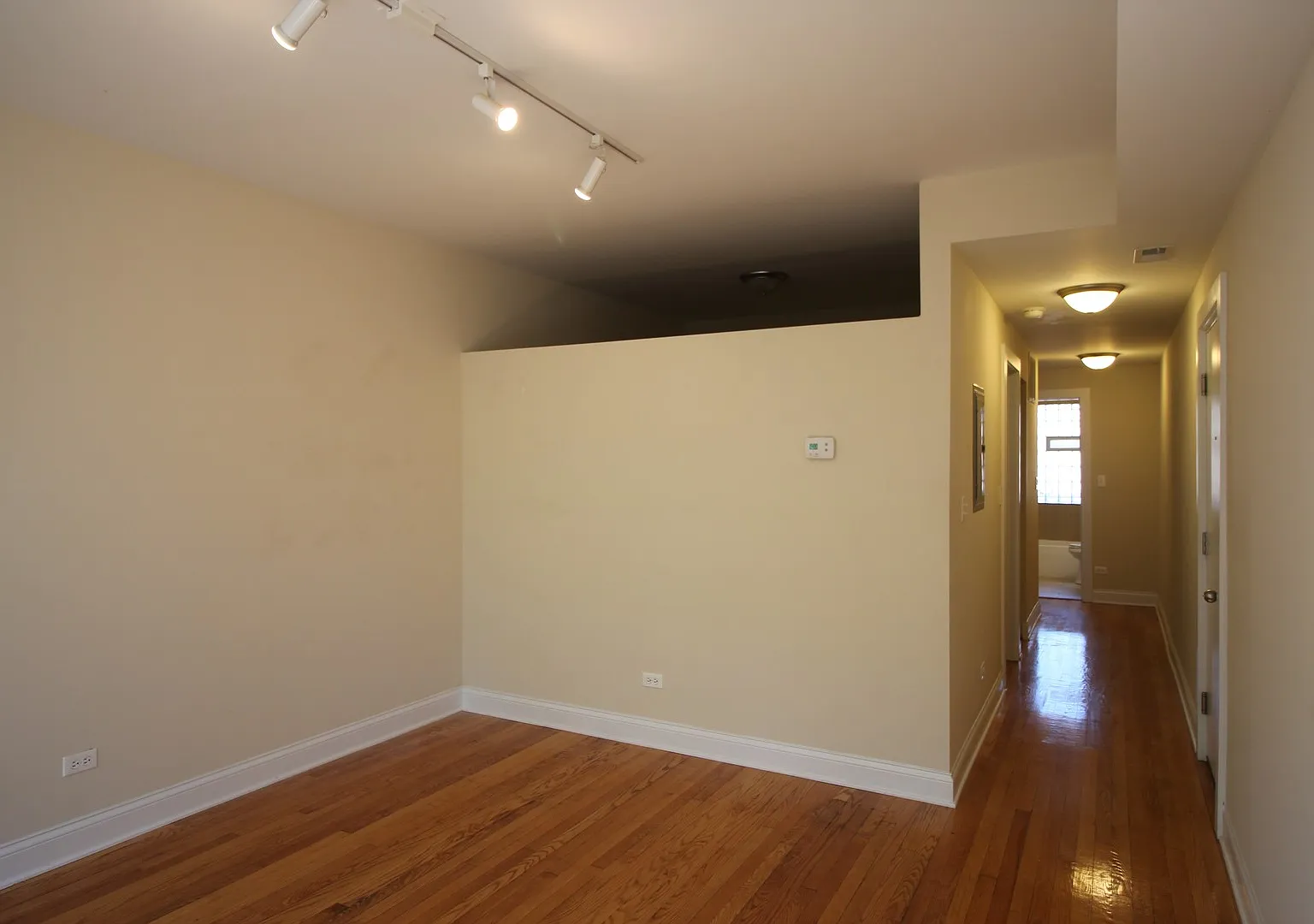 1112 W Balmoral Ave — Photo 3