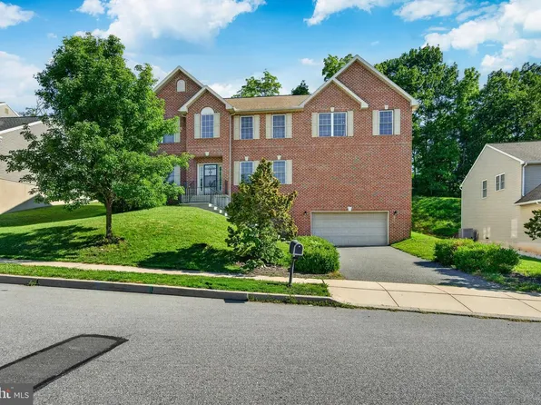 15 Sawgrass Dr, Reading, PA 19606
