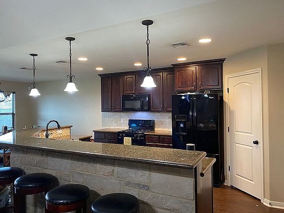 5th image of 302 Tuscany Dr