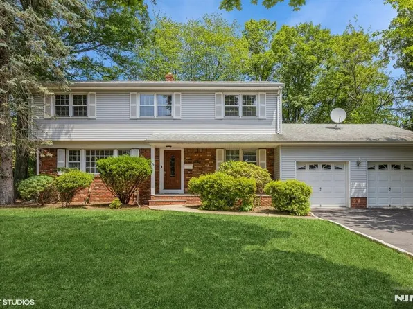 275 Taft Ct, Paramus, NJ 07652