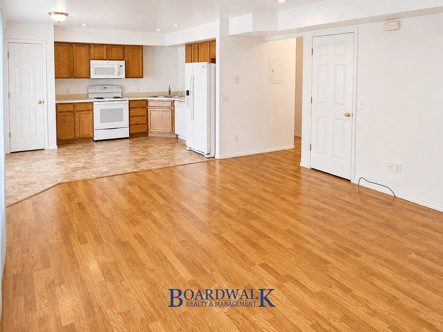 3 bed, 3.0 bath, 1566 sqft, $2,100 — Photo 3