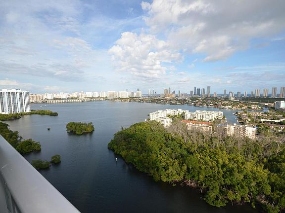 4th image of 16385 Biscayne Blvd Unit 519