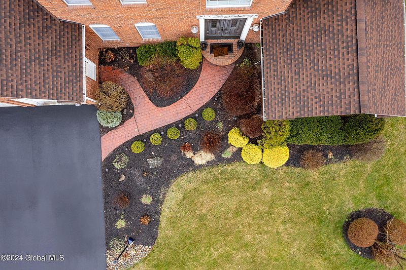 5th image of 3058 New Williamsburg Drive