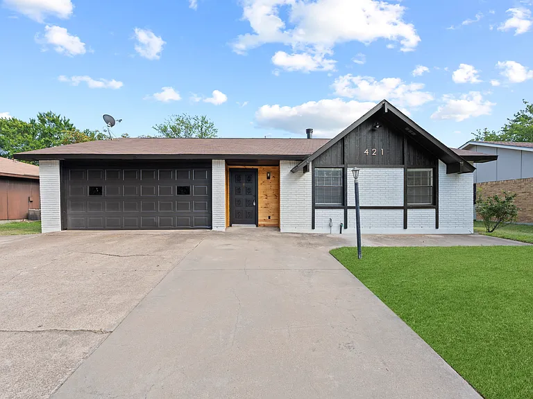 421 Parkvale Ln — Photo 9