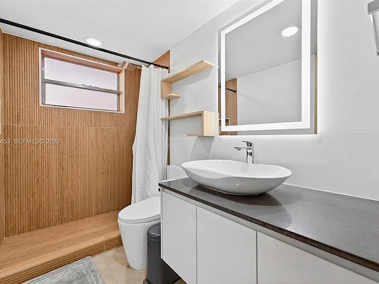 1750 W 46th St #412 — Photo 14
