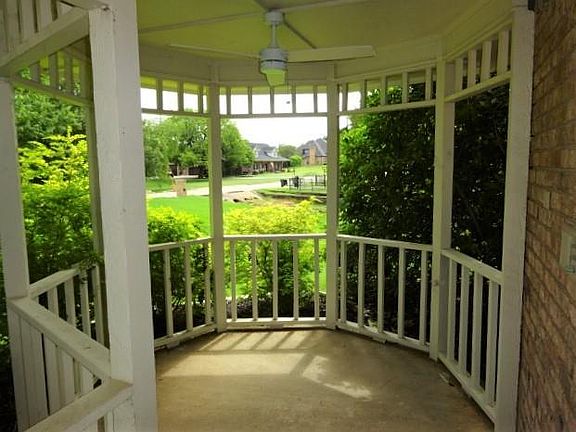 2nd image of 906 San Saba Dr