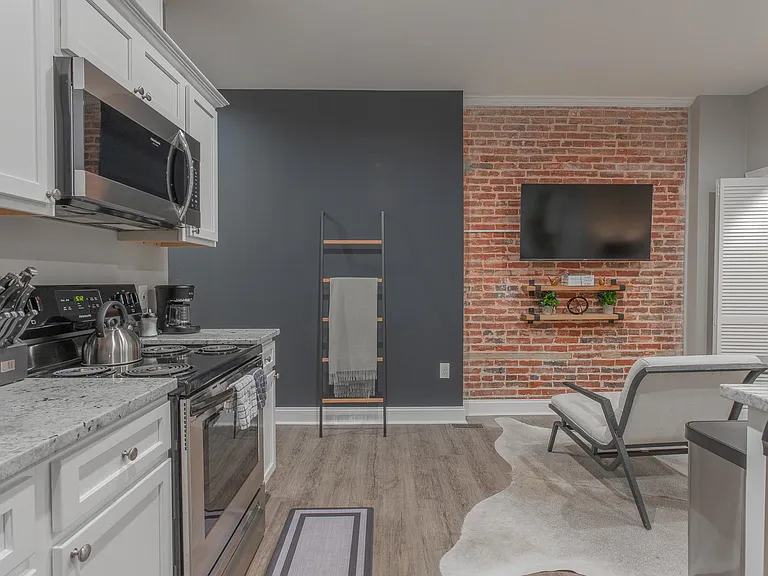 3221 Noble St #3 — Photo 28