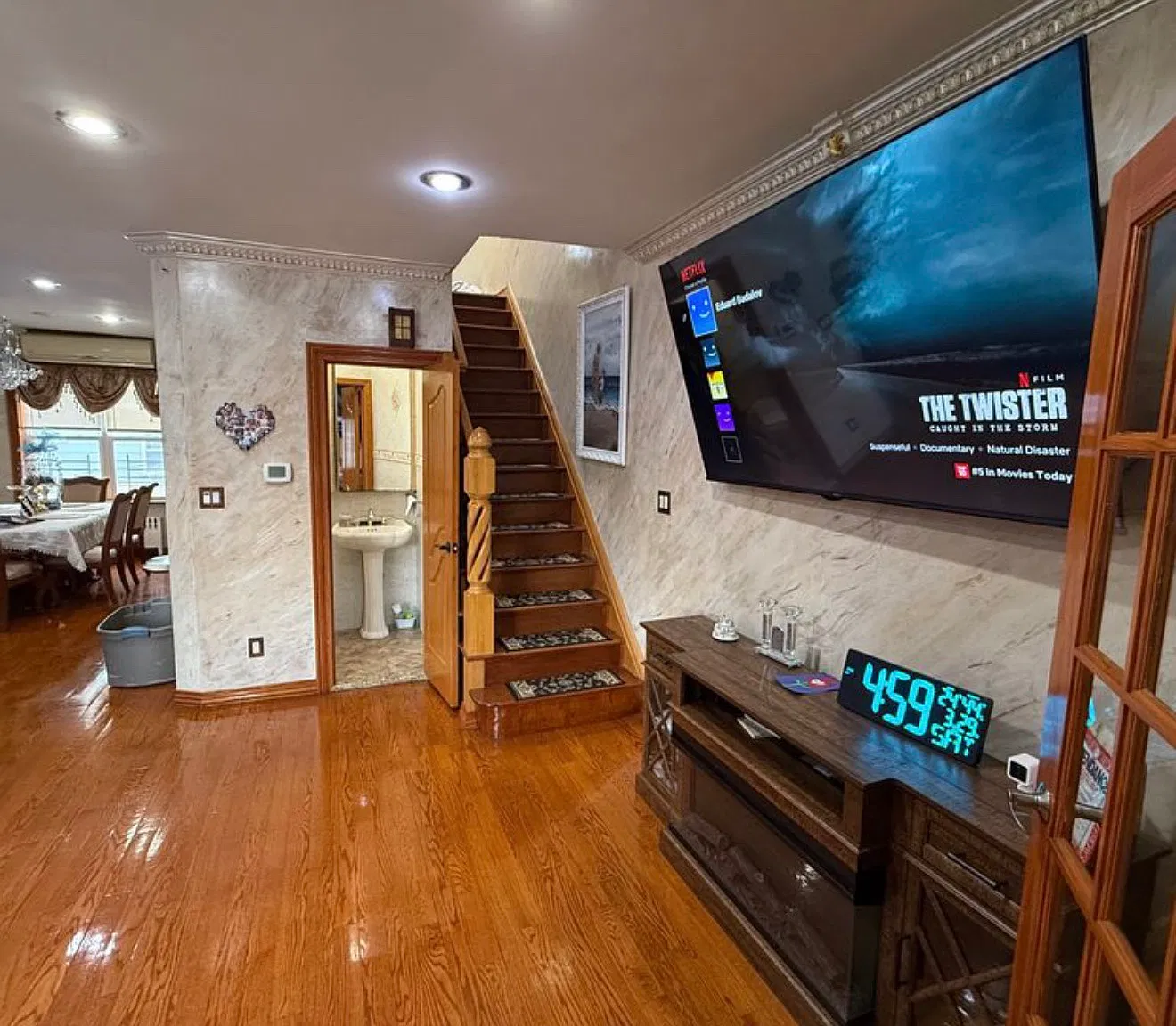 3 bed, 1.5 bath, 1760 sqft, $4,299 — Photo 2