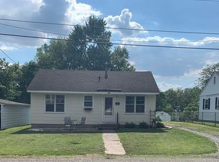 707 George St, Fairfield, IL 62837