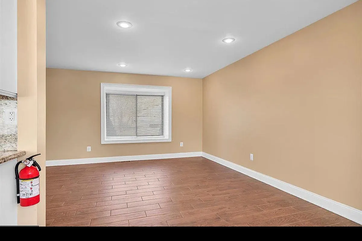 3 bed, 1424 sqft, $2,749 — Photo 3