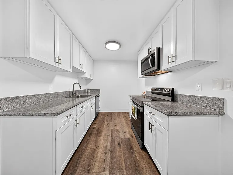 20353 Saticoy St — Photo 14