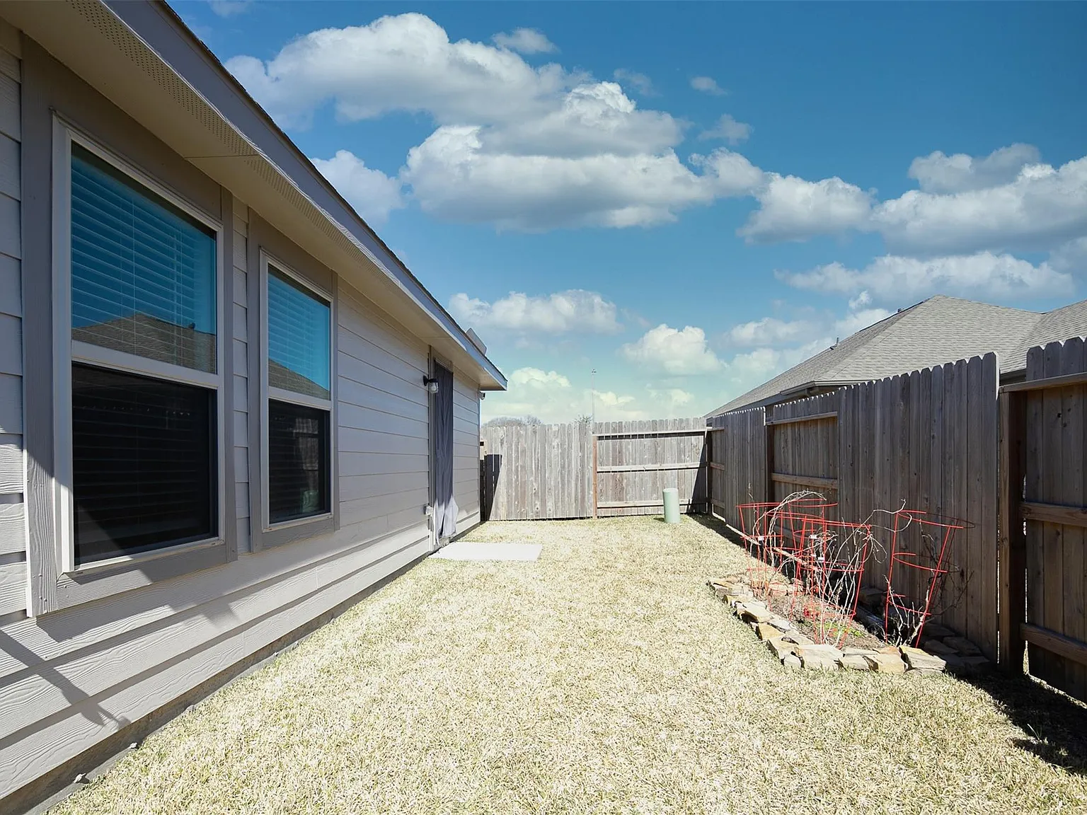 3 bed, 2.0 bath, 1240 sqft, $1,780 — Photo 4
