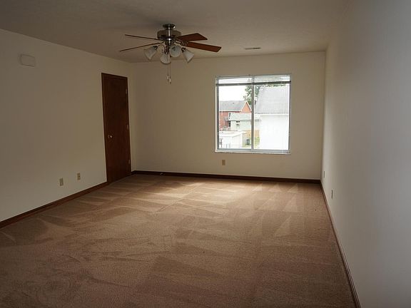 3rd image of 711 Irving St APT 3