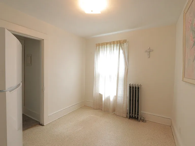 75 Maple St #2 — Photo 9