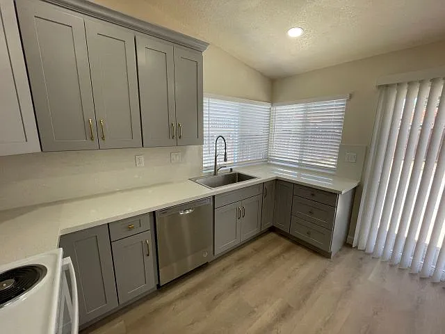 3091 Allenwood Dr — Photo 4