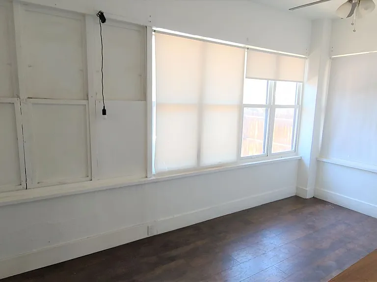 Euclid Ave - A 4 bedroom 2 bathroom Historic house with AC — Photo 13