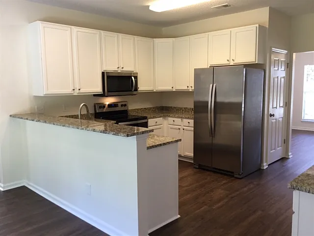 1425 Gemstone Blvd — Photo 5