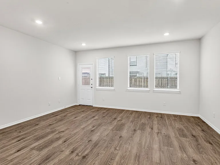 121 Redwood Rd — Photo 15
