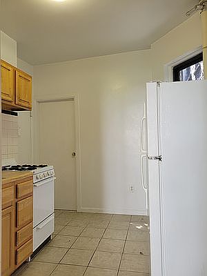 4th image of 316 E 70th St APT 1FW