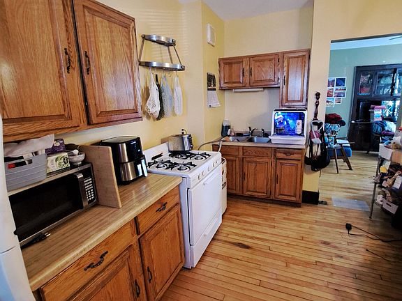 5th image of 615 6th St SE #5