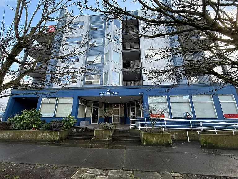 Cameron Apartments — Photo 1