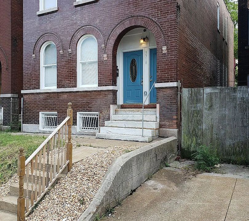 1st image of 3318 Chippewa St #2F
