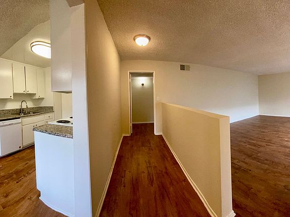 4th image of 5204 Yarmouth Ave APT 211
