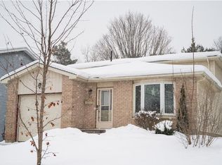 27 1st St, Orillia, ON L3V4A8