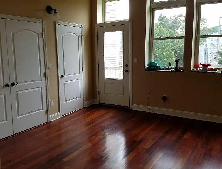 111 E Broad St — Photo 6