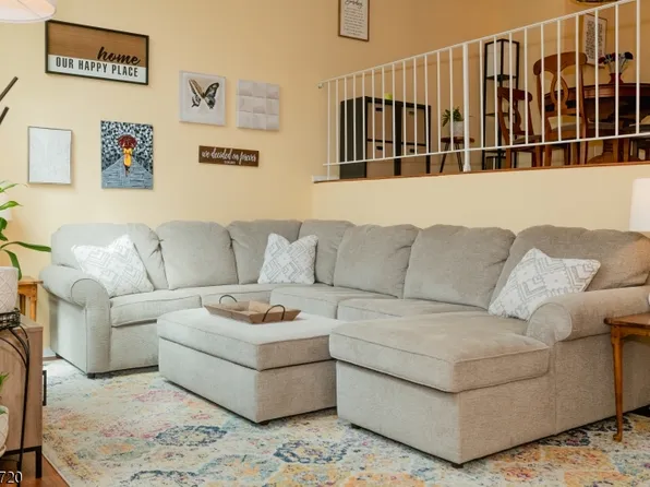 11189 Dell Pl #189, Stanhope Boro, NJ 07874