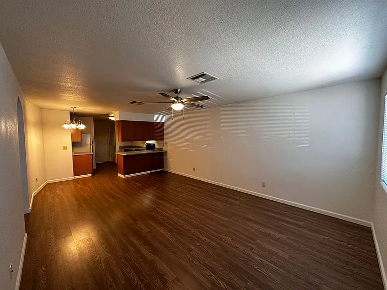 3551 N Verdugo Rd — Photo 2