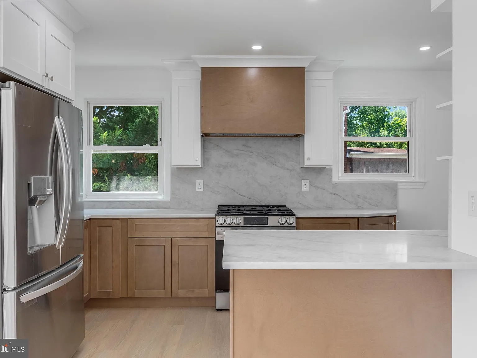 4 bed, 2.0 bath, 870 sqft, $3,200 — Photo 3