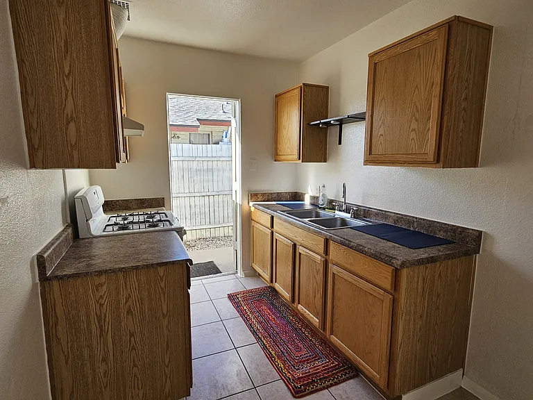 1934 E Adams St #1 — Photo 5
