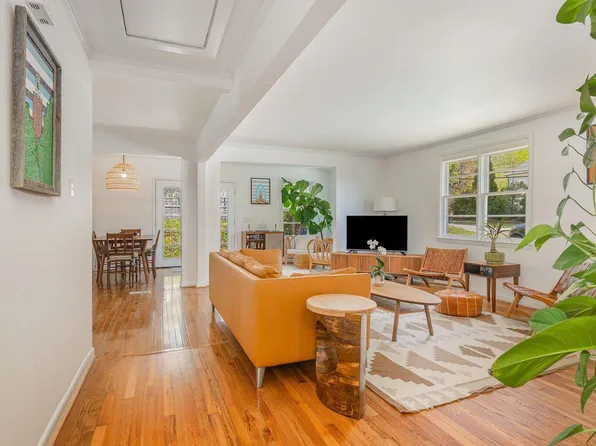 424 S Greensboro St, Carrboro, NC 27510