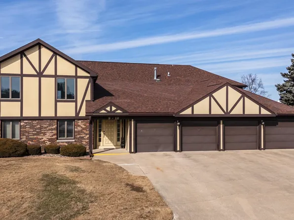 12 Crystal Ct #12, Pontiac, IL 61764