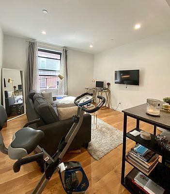 3rd image of 47-03 47th St #3