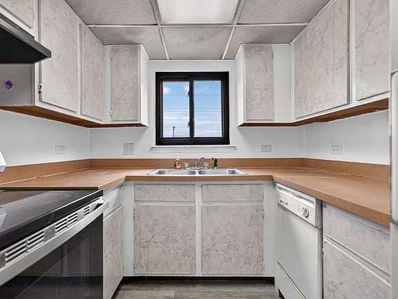4th image of 450 Perrie Dr #302