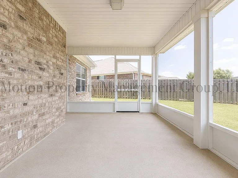 215 Rainsong Trl — Photo 14