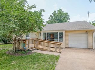 904 E 133rd Ter, Grandview, MO 64030