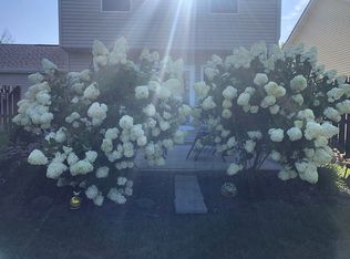 1141 Penny Ln, Sycamore, IL 60178