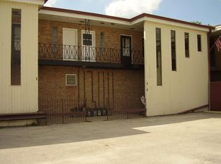 9448 47th St APT 2, Brookfield, IL 60513