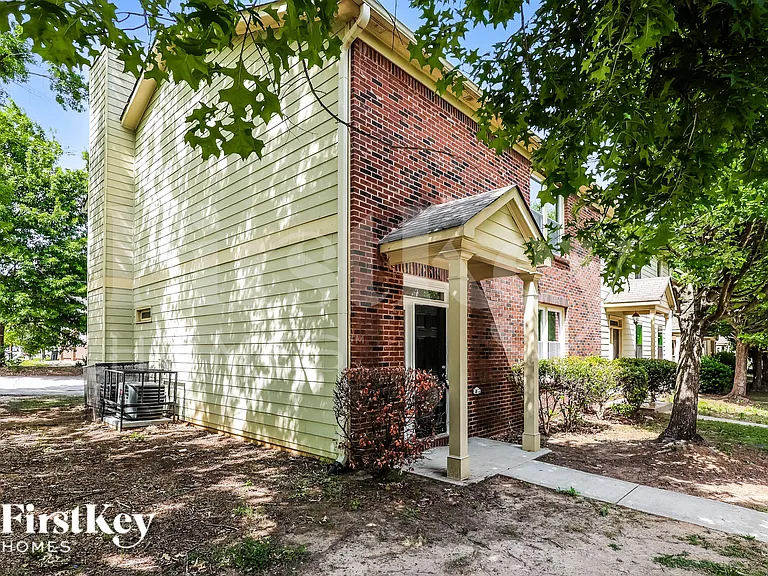 1717 Taylor Ave — Photo 2